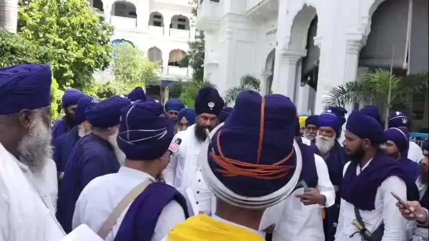 ਅੰਮ੍ਰਿਤਸਰ 2: ਐਸਜੀਪੀਸੀ ਦਫਤਰ ਤੋਂ ਐਸਜੀਪੀਸੀ ਮੈਂਬਰ ਗੁਰਚਰਨ ਸਿੰਘ ਗਰੇਵਾਲ ਨੇ ਵਿਦੇਸ਼ਾਂ ਚ ਹੋ ਰਹੀ ਬੇਅਦਬੀਆਂ ਤੇ ਦਿੱਤਾ ਵੱਡਾ ਬਿਆਨ