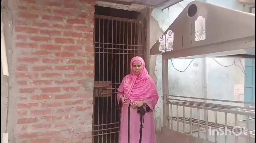 बलिया: विशुनीपुर में दरवाजे का ताला तोड़ने का आरोप, पीड़िता ने डीएम से सुरक्षा की गुहार लगाई