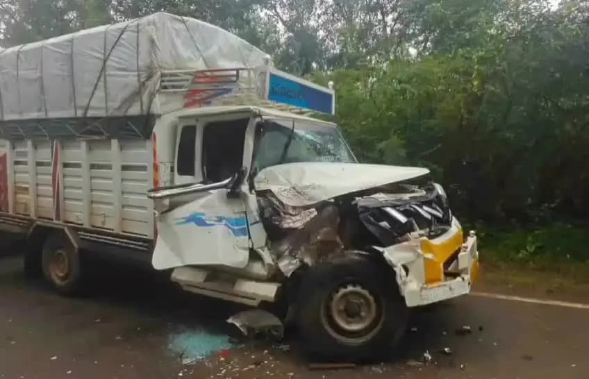 ಶಿರಸಿ: ಕಾಗೇರಿ ಬಳಿ ಬಸ್-ಬೊಲೆರೊ ಮುಖಾಮುಖಿ ಡಿಕ್ಕಿ - ಚಾಲಕನಿಗೆ ಗಂಭೀರ ಗಾಯ