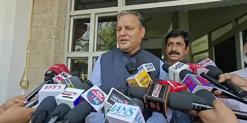 हमीरपुर: कांग्रेस संगठन को कैसे मजबूत किया जाए और 2027 में फिर से कांग्रेस सरकार बने, हुआ मंथन: पवन ठाकुर महासचिव