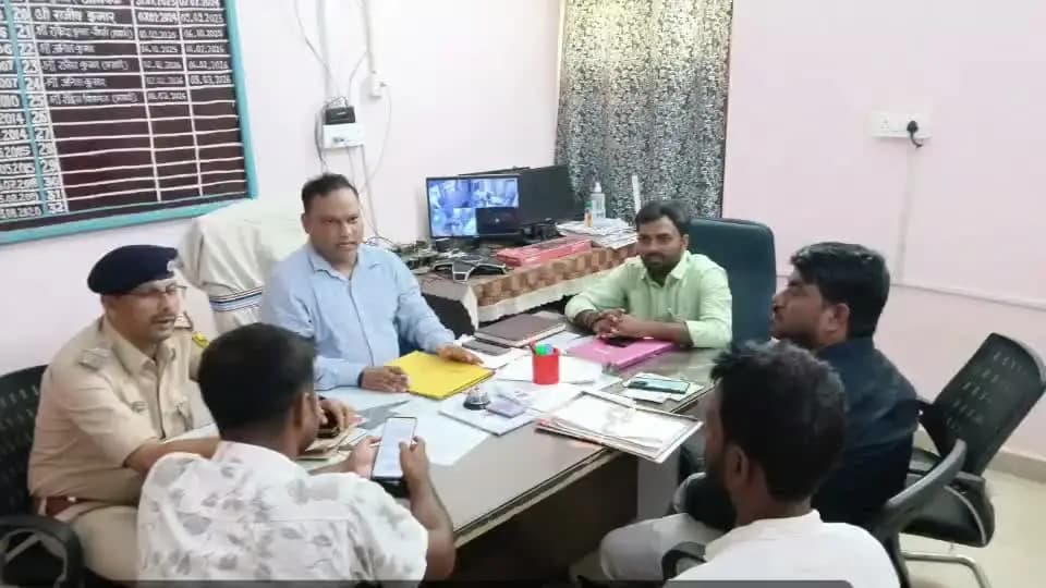 डंडारी: डंडारी अंचल कार्यालय परिसर में भूमि विवाद से संबंधित मामलों के निष्पादन हेतु जनता दरबार का आयोजन