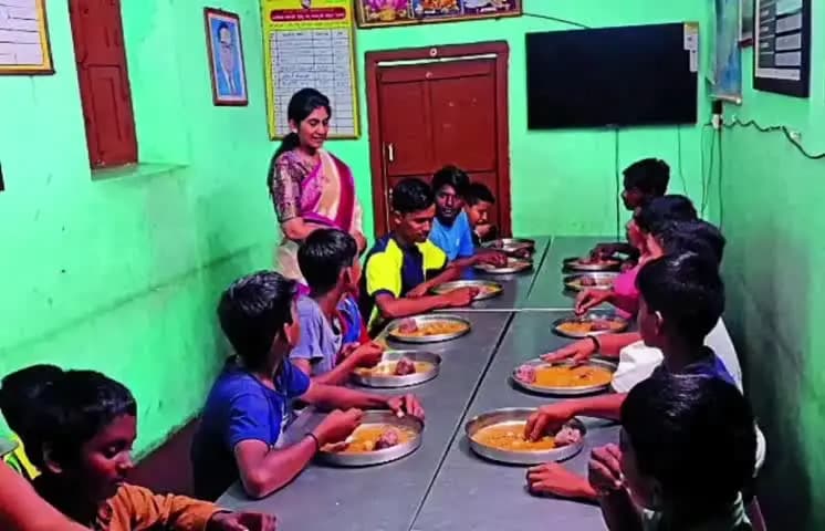 ಹೊಸಕೋಟೆ: ಹೊಸಕೋಟೆ ಹಾಸ್ಟೆಲ್ ಅವ್ಯವಸ್ಥೆ ಕಂಡು ತಹಶೀಲ್ದಾರ್ ಸಿಡಿಮಿಡಿ