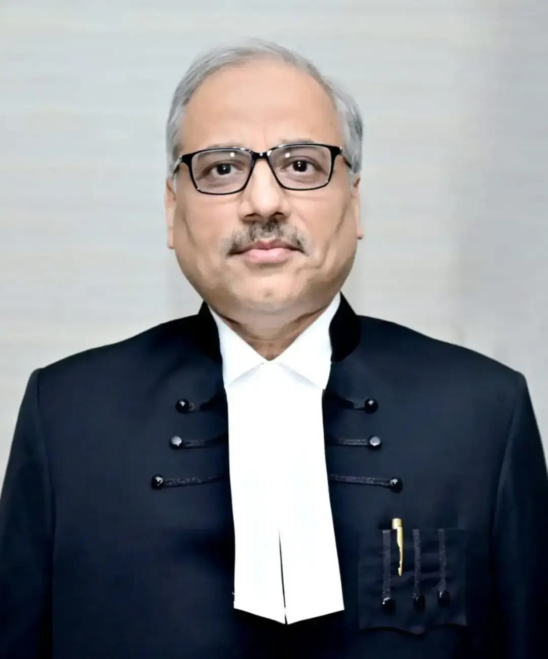 न्यायिक अधोसंरचना के सुदृढ़ीकरण की दिशा में महत्वपूर्ण कदम
छत्तीसगढ़ उच्च न्यायालय के मुख्य न्यायाधिपति श्री रमेश सिन्हा जी द्वारा 22 अगस्त 2026 को दुर्ग में नवीन प्रधान जिला एवं सत्र न्यायालय भवन का भूमिपूजन किया जाएगा।
आधुनिक सुविधाओं, उन्नत तकनीक, बेहतर कार्यस्थल एवं सुगम न्यायालयीन सेवाओं से युक्त यह भवन दुर्ग की न्यायिक व्यवस्था को नई मजबूती प्रदान करेगा।
न्याय तक पहुंच होगी और अधिक सरल, सुगम एवं प्रभावी।
<nis:link nis:type=tag nis:id=durg nis:value=Durg nis:enabled=true nis:link/> <nis:link nis:type=tag nis:id=judiciary nis:value=Judiciary nis:enabled=true nis:link/> <nis:link nis:type=tag nis:id=judicialinfrastructure nis:value=JudicialInfrastructure nis:enabled=true nis:link/> <nis:link nis:type=tag nis:id=chhattisgarh nis:value=Chhattisgarh nis:enabled=true nis:link/>