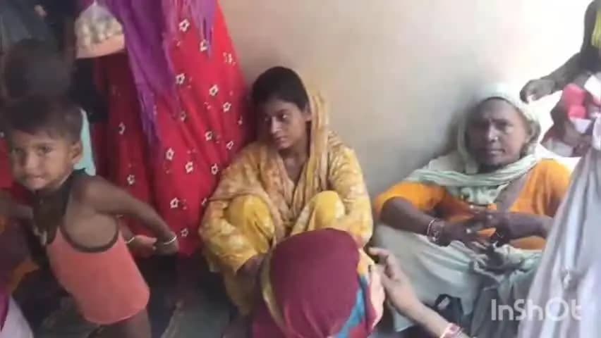 नावकोठी: नावकोठी प्रखंड के सभी आंगनबाड़ी केंद्रों पर शनिवार को टेकहोम राशन बांटा गया