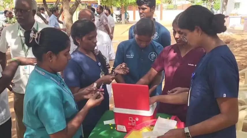 நாமக்கல்: நாமக்கலில் தெருநாய்களுக்கு வெறிநோய் தடுப்பூசி முகாம் நடைபெற்றது