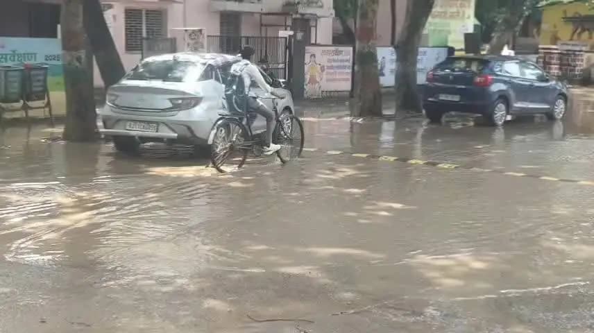 राजाखेड़ा: राजाखेड़ा में 20 मिनट तक तेज बारिश, निचले इलाकों में जलभराव, गर्मी से मिली राहत