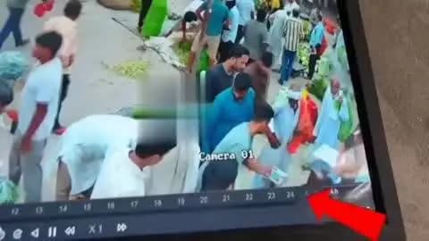 बुढ़ाना: सब्जी मंडी में एक चोर चोरी करते हुए सीसीटीवी कैमरे में कैद, पुलिस जांच में जुटी, वीडियो सोशल मीडिया पर हुआ वायरल