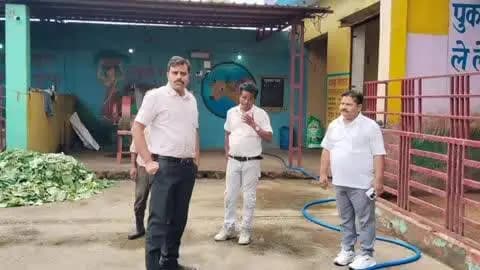 बुढ़ाना: कान्हा गौशाला शाहपुर का एसडीएम सत्येद्र कुमार सिंह ने किया निरीक्षण, हरा चारा, स्वच्छ पानी आदि का किया अवलोकन