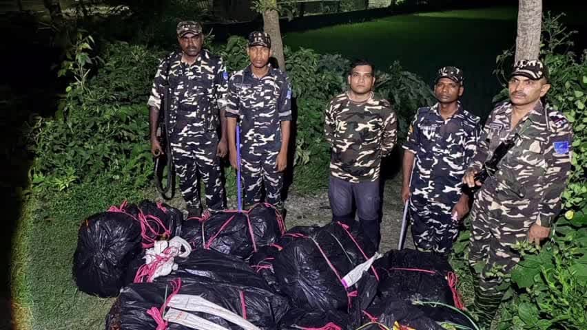 बसंतपुर: इंडोनेपाल बॉर्डर के सतना बीओपी के जवानों ने ड्रोन कैमरे की मदद से 303.900 किग्रा गांजा जब्त किया, कारोबारी फरार