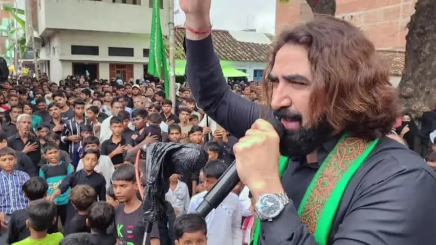 घोसी: घोसी इलाके में अमारी ताबूत, दुलदुल व अलम का निकाला गया जुलूस, काफी संख्या में लोग रहे मौजूद
