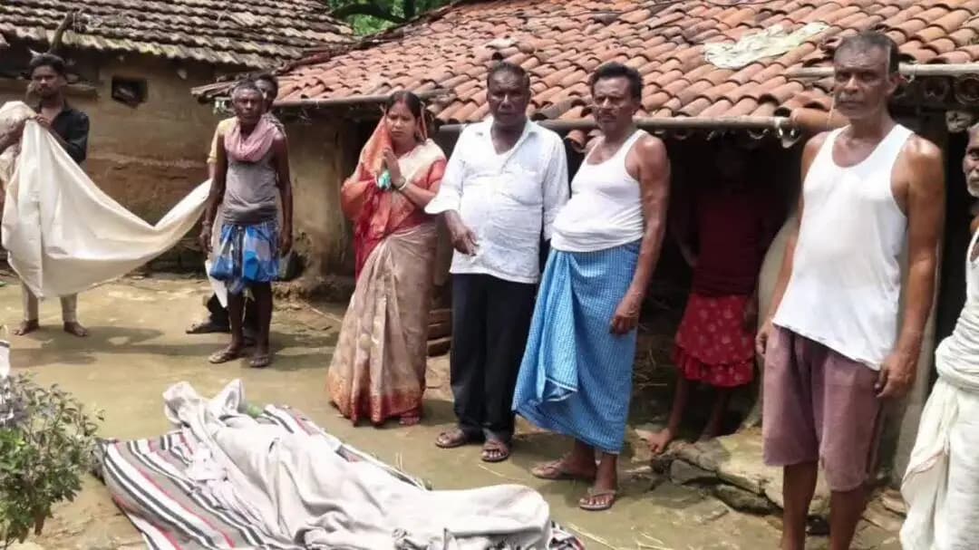 बलियापुर: भाकपा माले कार्यकर्ता के निधन पर, प्रखंड उप प्रमुख आशा देवी ने उनके आवास पहुंचकर शोक जताया
