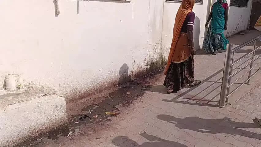 बूंदी: जिला अस्पताल के शिशु चिकित्सालय के बाहर लगे गंदगी के ढेर