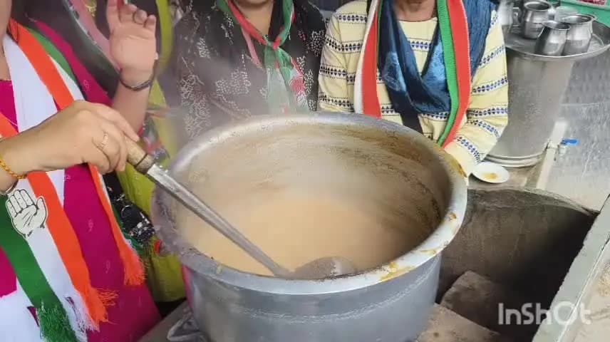 જૂનાગઢ: ખાંડના ભાવ વધારાને લઈ મહિલા કોંગ્રેસ દ્વારા અનોખો વિરોધ કરાયો