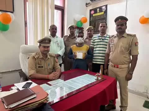 सदर: वाराणसी कैंट स्टेशन पर चोरी के मोबाइल के साथ एक युवक को किया गया गिरफ्तार