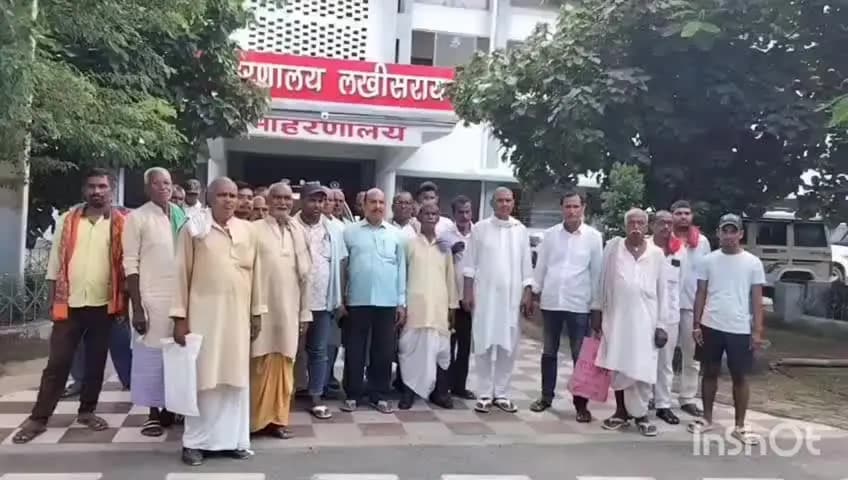 लखीसराय: सदर प्रखंड क्षेत्र के खैरी गांव के किसानों ने डीएम से मिलकर मुआवजे की की मांग