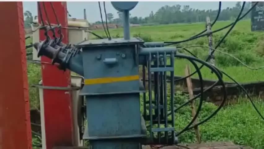 बिलारी: बिलारी में 24 घंटे में दूसरी बार ट्रांसफार्मर फुंका, मोहल्ला कुरेशियान में अंधेरा, ग्रामीणों ने क्षमता बढ़ाने की मांग की
