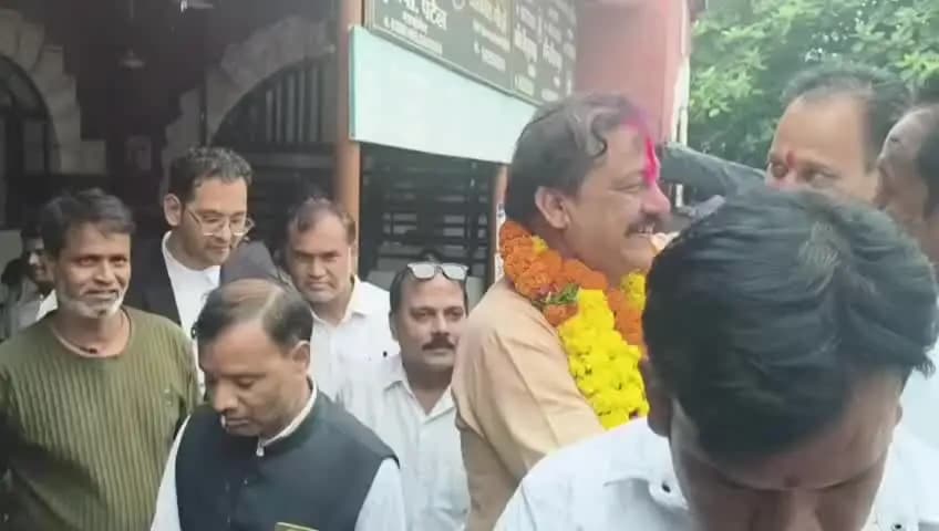 सागर नगर: सागर जिला अधिवक्ता संघ के अध्यक्ष बने अंकलेश्वर दुबे, कांटे के मुकाबले में संजय द्विवेदी को 7 वोट से हराया