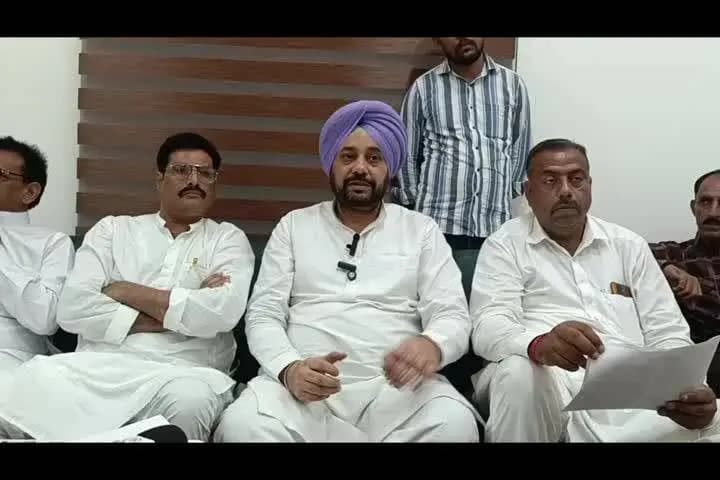 ਮਲੋਟ: ਪੀਣ ਵਾਲੇ ਗੰਦੇ ਪਾਣੀ ਦੀ ਸਮੱਸਿਆ ਤੇ ਸਾਬਕਾ ਨਜ਼ਰ ਕੌਂਸਲ ਪ੍ਰਧਾਨ ਬਿੱਟੂ ਬੋਲੇ- ਅਫਸਰ ਸਹੀ ਨੀਅਤ ਨਾਲ ਕਰਮ ਕੰਮ ਤਾਂ ਹੋ ਸਕਦਾ ਹੈ ਹੱਲ