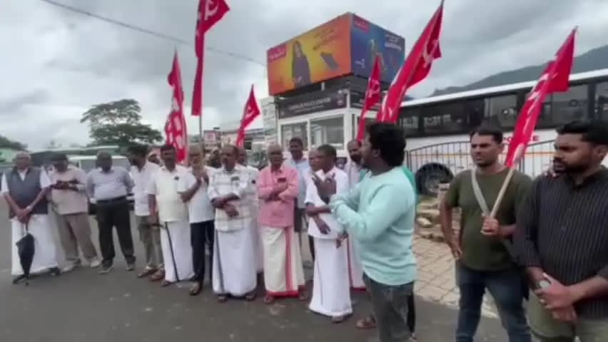 கூடலூர்: காவல்துறை, வனத்துறை, தமிழக அரசையும் கண்டித்து DYFI கூடலூர் ஏரியா கமிட்டி சார்பாக கண்டன ஆர்ப்பாட்டம்