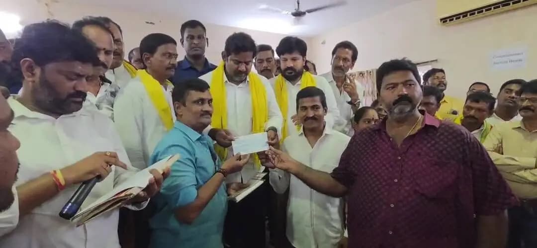 పార్వతీపురం: పార్వతీపురంలో టిడ్కో ఇళ్ల లబ్ధిదారులకు రూ.2.25 కోట్ల చెక్కుల పంపిణీ
