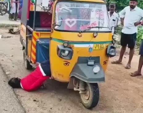 జనగాం: జనగామ జిల్లా రఘునాథపల్లి మండలం కిలాషాపురం రోడ్డు తిరుమల వైన్స్ వద్ద ఆటో డ్రైవర్ రమేష్ అనుమానస్పద మృతి