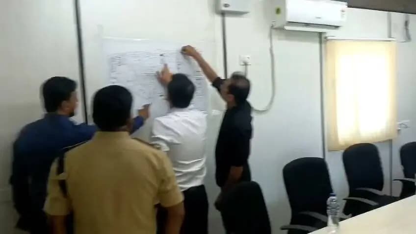 क्षेत्र भ्रमण के क्रम में आज जिलाधिकारी सीतामढ़ी श्री तनय सुल्तानिया के द्वारा भिट्ठामोड़ स्थित भारत नेपाल सीमा पर निर्माणाधीन इंटीग्रेटेड चेक पोस्ट का निरीक्षण किया गया।