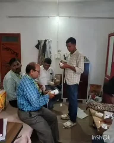 बरहज: देवरिया के उसरा में खाद्य सुरक्षा विभाग ने की छापेमारी, 120 किलो मिलावटी पनीर को कराया नष्ट