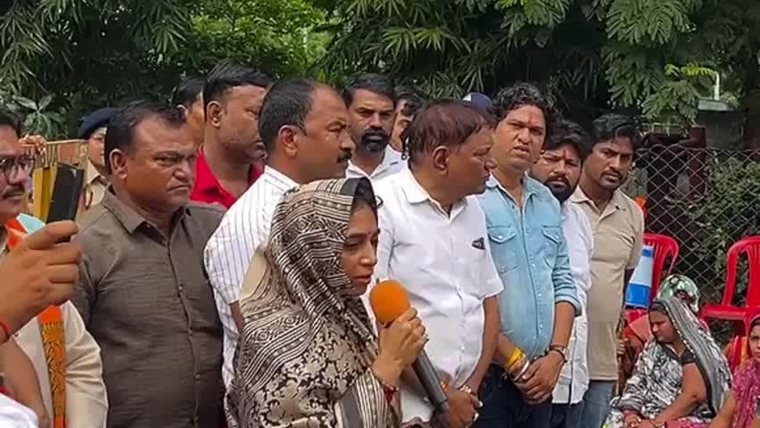 झाबुआ: #झाबुआ किसान किसान आंदोलन करने वाले किसानों से मिलने के लिए पहुंची सांसद अनीता नगर सिंह चौहान