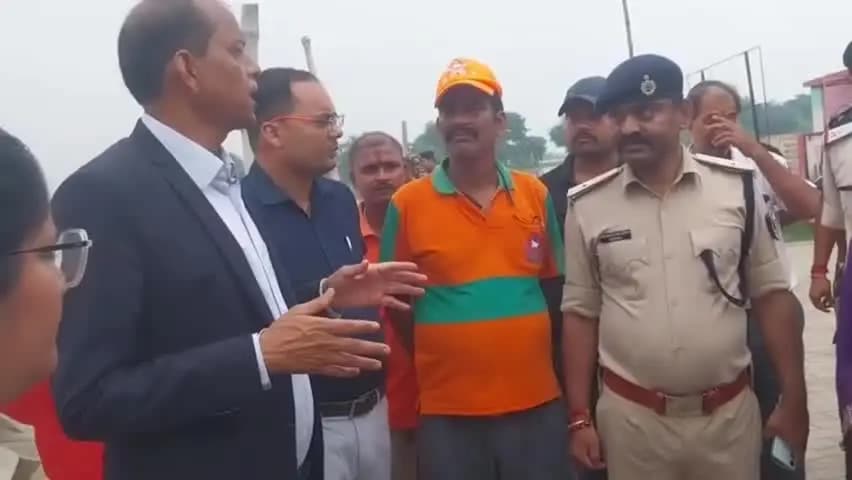 बड़हिया: बड़हिया के गंगा घाट पर डीएम-एसपी ने सुरक्षा व्यवस्था का जायजा लिया