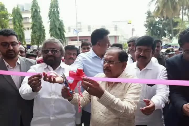 ಚಿಂತಾಮಣಿ: ಸದನದಲ್ಲಿ ಪ್ರತಿಭಟಿಸಲು ನೀತಿ - ನಿಯಮಗಳಿವೆ ; ರಾಜಕೀಯ ಮಾಡುವುದು ಸರಿಯಲ್ಲ ಚಿಂತಾಮಣಿಯಲ್ಲಿ ಜಿ ಪರಮೇಶ್ವರ್ ವಾಗ್ದಾಳಿ..!