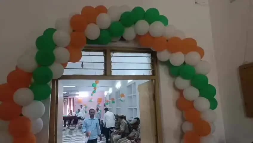 मऊ: एसपी के निर्देश पर जनपद के सभी थानों पर सम्पूर्ण थाना दिवस में कुल 99 आवेदन प्राप्त हुए, जिनमें से 5 का हुआ निस्तारण