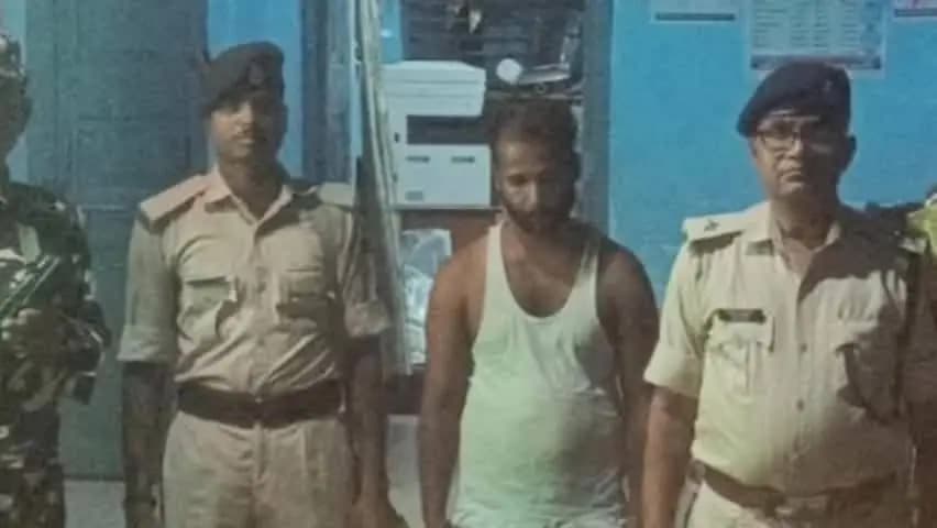 अररिया: जोगबनी पुलिस ने बड़ी कार्रवाई करते हुए 610 ग्राम स्मैक के साथ तस्कर को किया गिरफ्तार, लाखों की खेप बरामद