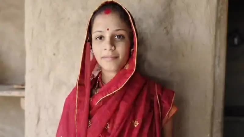 शिवपुरी नगर: ग्राम मेदावली में डेढ़ साल की मासूम के सिर से उठा मां का साया: नहाने गईं नवविवाहिता को बाथरूम में डस गया जहरीला सांप,मौत