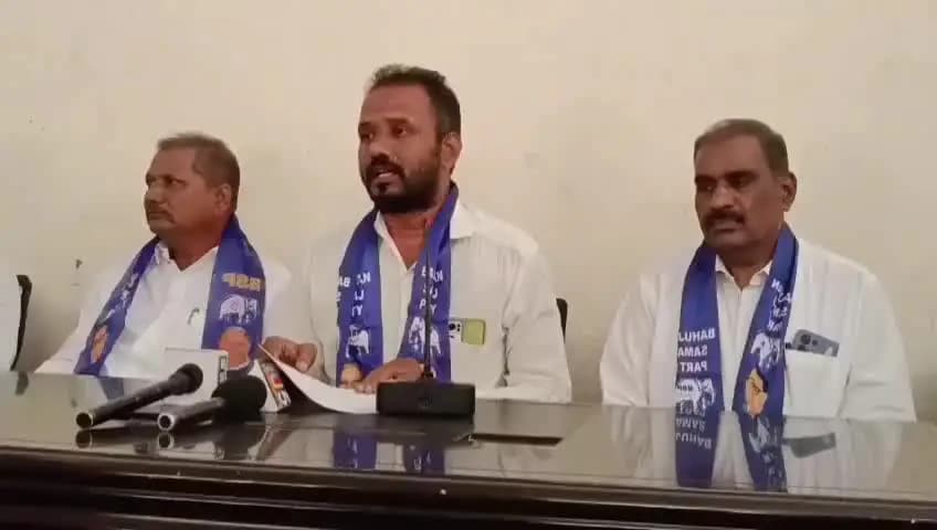 ರಾಯಚೂರು: ಜಿಲ್ಲೆಯಲ್ಲಿ ಕಾನೂನು ಸುವ್ಯವಸ್ಥೆ ವೈಫಲ್ಯ ಮೂರು ಜನ ಪರಿಶಿಷ್ಟರ ಕೊಲೆ ಅತ್ಯಾಚಾರ ಜಿಲ್ಲಾಧ್ಯಕ್ಷ ಜೈ ಭೀಮ್ ರಾಯಚೂರಲ್ಲಿ ಅಸಮಾಧಾನ
