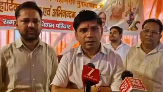 मुरादाबाद: जिला अधिकारी राजेंद्र पेंसिया ने शिवभक्तों पर की गई फूल वर्षा की दी जानकारी