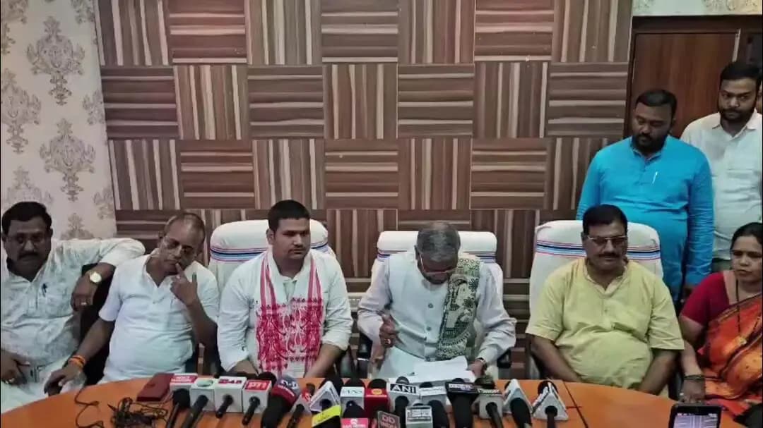 गिरिडीह: छात्र पिटाई मामले पर बाबूलाल मरांडी का सरकार पर हमला: 'छात्रों की आवाज दबाना बर्दाश्त नहीं'