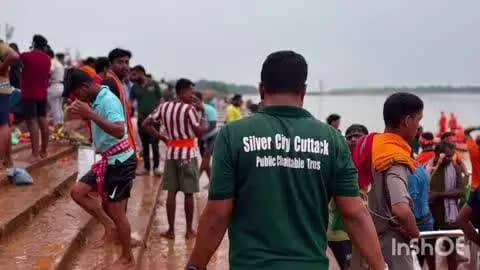 କଟକ ସଦର: ଗଡ଼ଗଡ଼ିଆ ଘାଟକୁ ସ୍ୱେଚ୍ଛାସେବୀ ସଂଗଠନ ଦ୍ୱାରା ସଫେଇ ଅଭିଯାନ