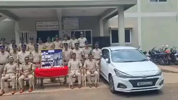ಕಿತ್ತೂರು: ಕಿತ್ತೂರು ಪಟ್ಟಣದಲ್ಲಿ ಚಿನ್ನಾಭರಣ ಅಂಗಡಿ ಕಳ್ಳತನ ಮಾಡಿದ್ದ ಖದೀಮನ ಬಂಧನ ಮಾಡಿದ ಪೊಲೀಸರು