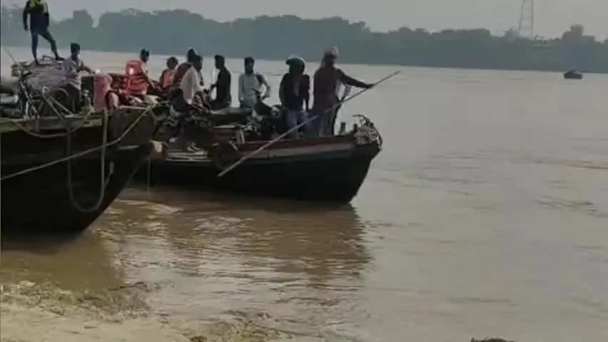 सकलडीहा: नगवा गंगा घाट पर नौका संचालन पर रोक, बढ़ते जलस्तर को लेकर लिया गया फैसला
