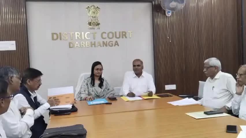 दरभंगा: प्रधान जिला एवं सत्र न्यायधीश सह अध्यक्ष ने 12 सितंबर को राष्ट्रीय लोक अदालत को लेकर अधिवक्ताओं के साथ बैठक की