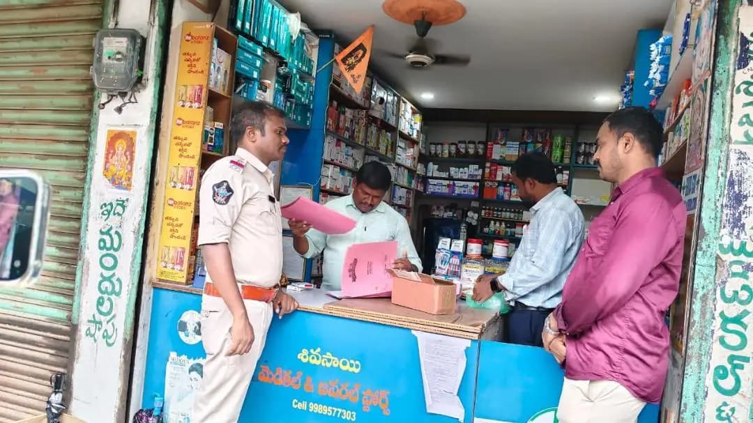 పార్వతీపురం: పాలకొండలో మెడికల్ షాపులపై 'ఆపరేషన్ గరుడ' దాడులు