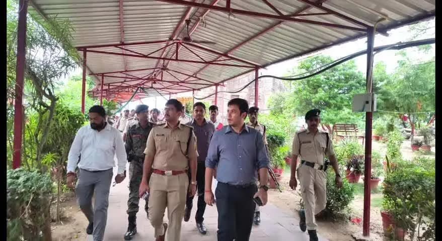 भगवानपुर: मां मुंडेश्वरी मंदिर में सावन की तैयारीयों को लेकर डीएमआर एसपी ने विधि व्यवस्था का लिया जायजा