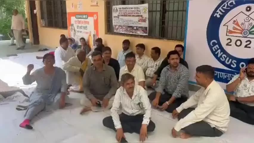 सहावर: सहावर तहसील पर लेखपालों ने ट्रैप कार्यवाही के विरोध में किया धरना प्रदर्शन
