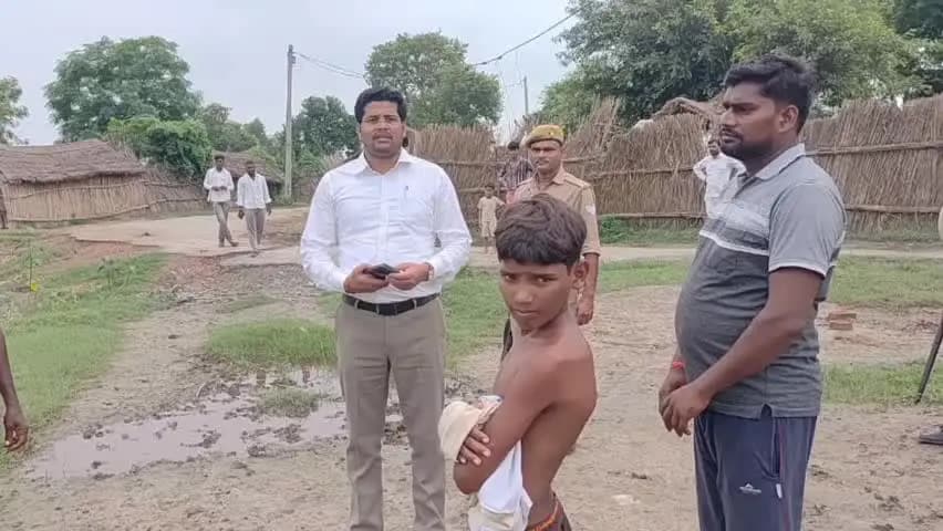 पटियाली: पटियाली के आधा दर्जन बाढ़ग्रस्त गांवों में बांटी गई राहत सामग्री, दिया गया मेडिकल उपचार