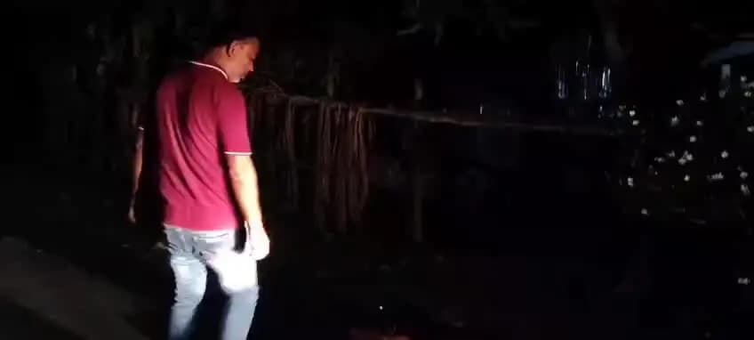 আলিপুরদুয়ার ২: জলদাপাড়ায় হাতি তাড়াতে গিয়ে মদ্যপ ব্যক্তিকে উদ্ধার করল বনকর্মীরা সমাজসেবী কে নিয়ে