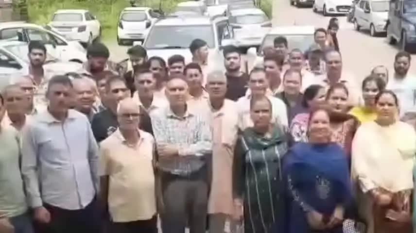 सुंदर नगर: उपमंडल बल्ह के कंसा डंपिंग साइट पर ग्रामीणों का हल्ला बोल, SDM कार्यालय पहुंचकर कहा- 'साइट हटाओ, वरना होगा आंदोलन'