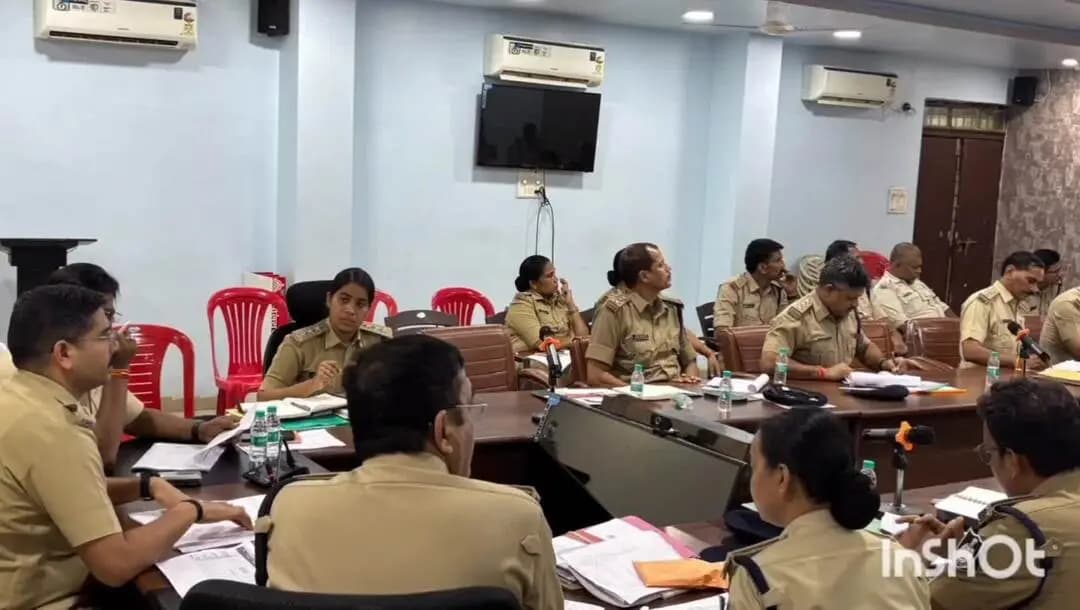कटनी नगर: पुलिस कंट्रोल रूम में जिले के थाना व चौकी प्रभारियों की अपराध समीक्षा बैठक आयोजित