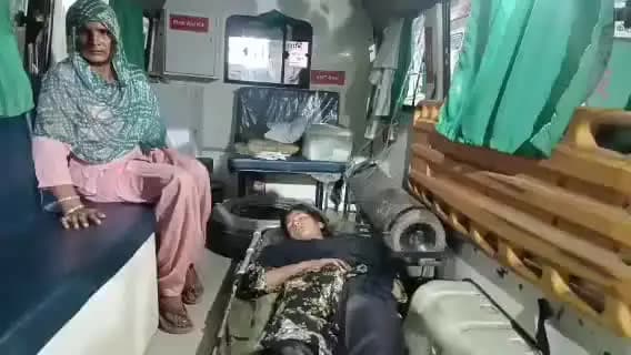 सीतापुर: अजीतपुर गांव में विवाद के चलते परिवार के दो पक्षों में जमकर मारपीट, दो युवतियां हुईं घायल