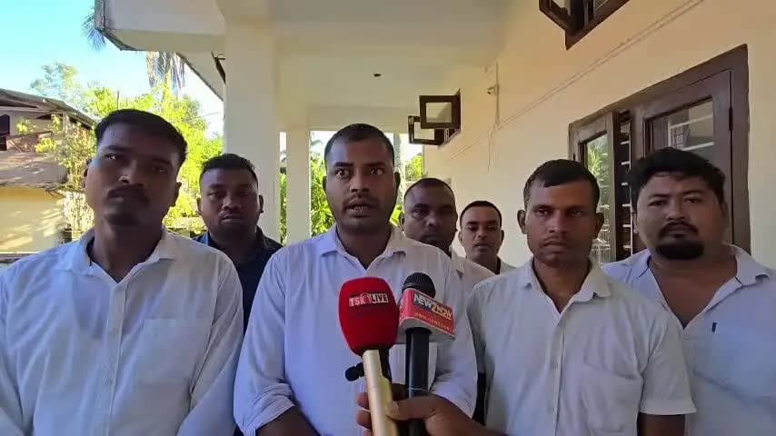 তিনিচুকীয়া: চিকিৎসা মহাবিদ্যালয়ত ঠিকাভিত্তিক কৰ্মচাৰীৰ দৰমহা বিসংগতিক লৈ সৰৱ অসম চাহ জনজাতি ছাত্ৰ সন্থা