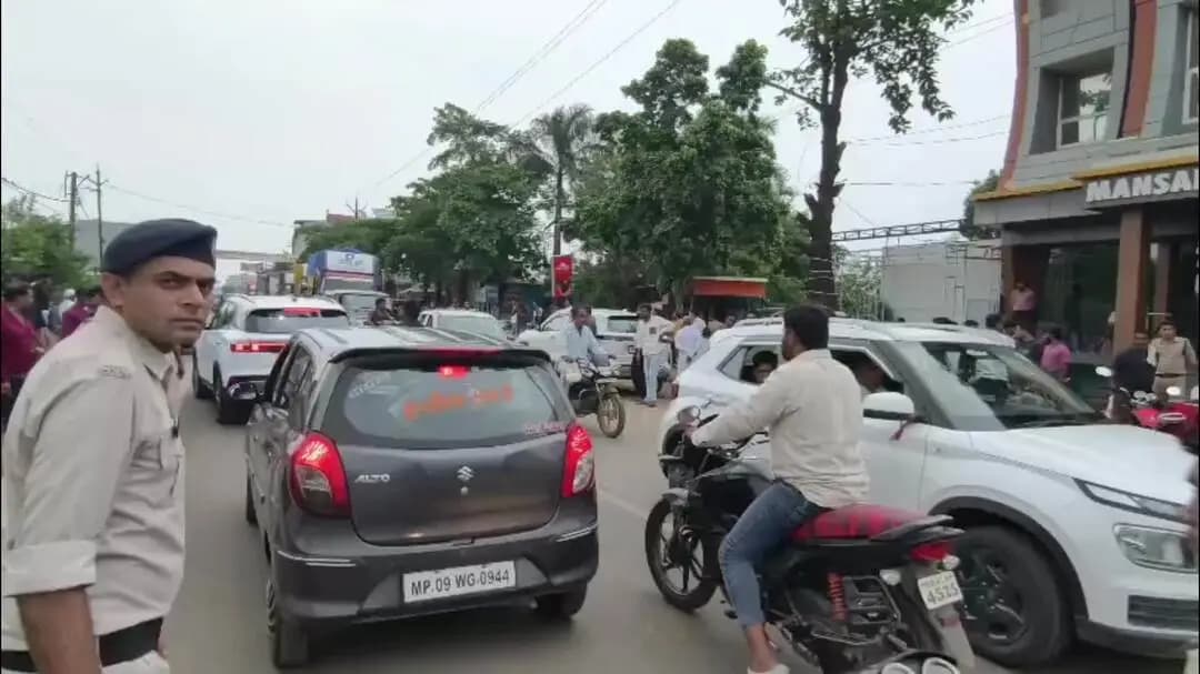हरदा: शहर के होटल मानसरोवर के पास मजिस्ट्रेट चेकिंग में वाहन चालकों पर हुई कार्रवाई